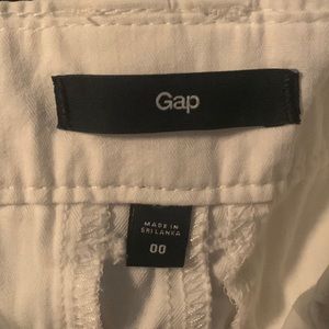 Gap brand Bermuda shorts. White. Perfect condition. Never worn. Size 00.